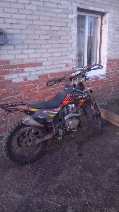 Продам мотоцикл 250 кубов