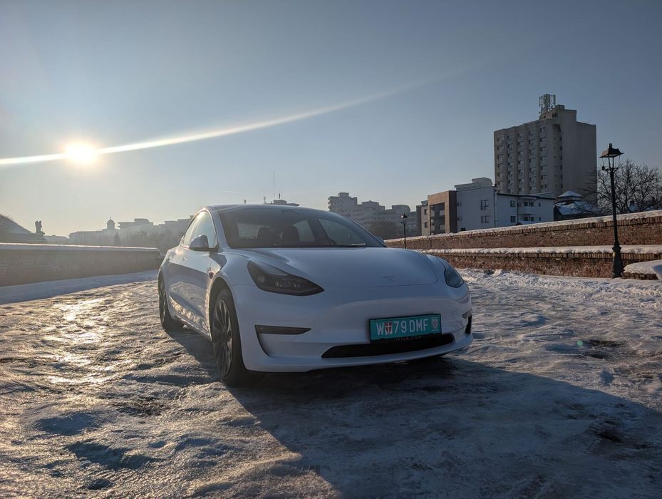 Tesla Model 3 Tesla Model 3 long range, pompa de caldura, AMD Ryzen 476 cp
