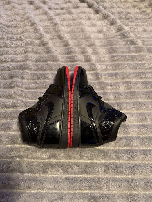 Adidași Jordan 1 high red noir