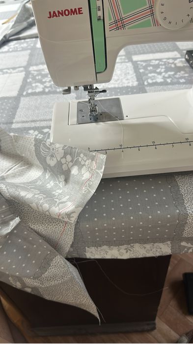 Продам швейную машинку