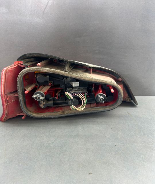 Lampa / Tripla stop dreapta pe aripa Peugeot 106 prima generatie (fac