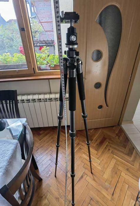 Продавам 3позиционен карбонов статив