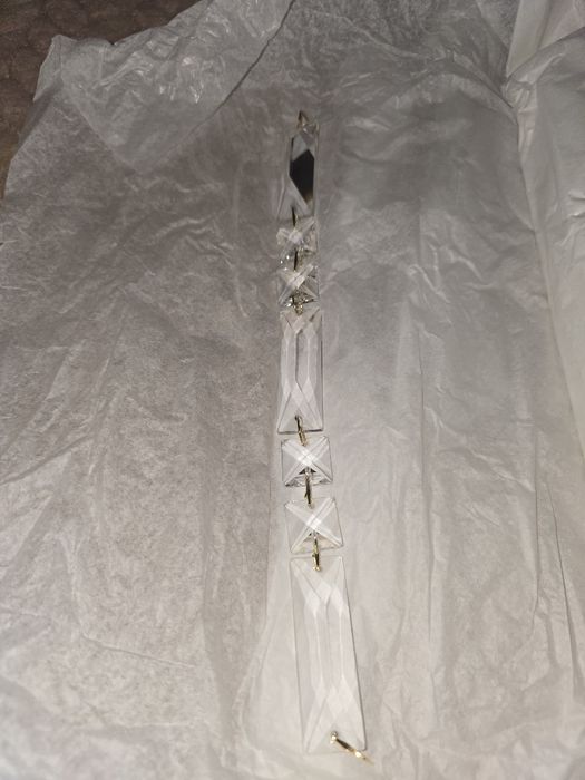 Plafoniera moderna, alama aurita cu cristale