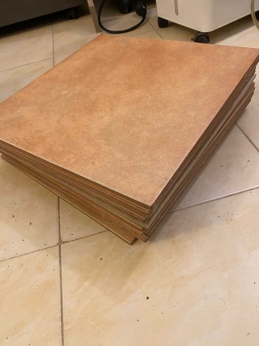 Спешно! Различни видове фаянсови и теракотни плочки