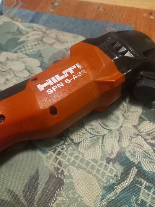 Акумулаторен нагер (ножица за ламарина ) Hilti