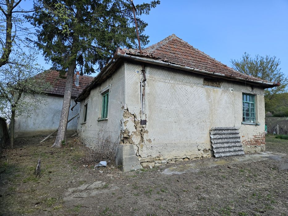 Casa cu teren de vanzare