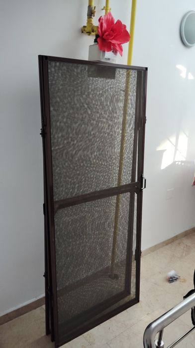 Plasa de tantari cu rama pentru usa