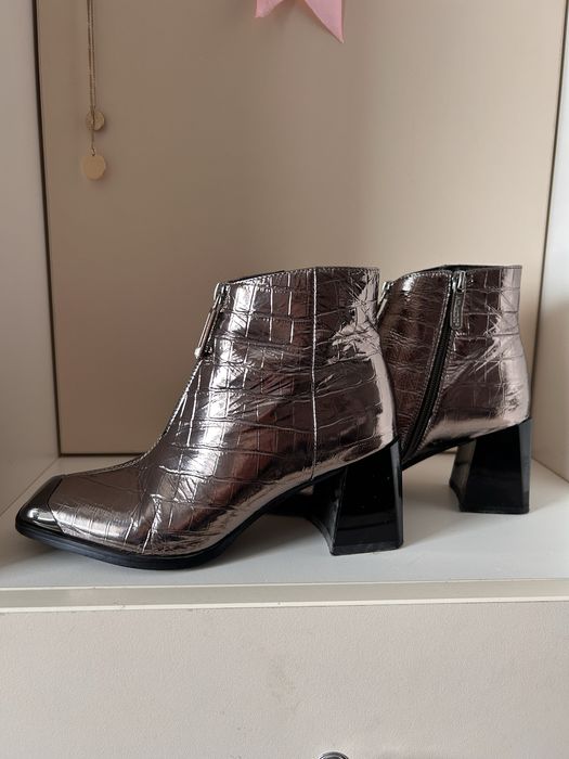 Дамски боти от естествена кожа