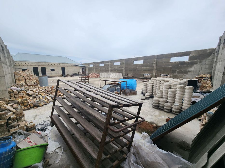 Ишлаб чиқариш учун қулай жой сотилади