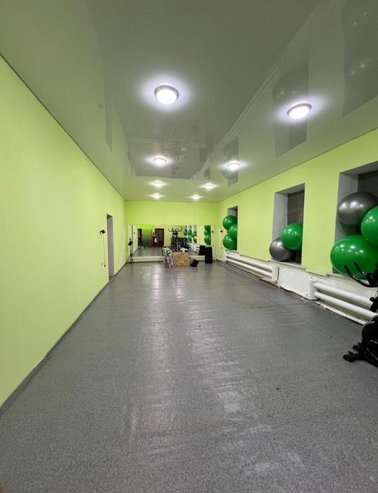 Сдам в аренду зал 80 КВ м и кабинет 20 КВ м