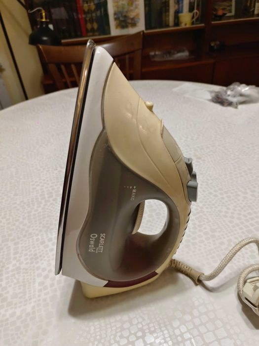 Утюг Scarlett SC-136S