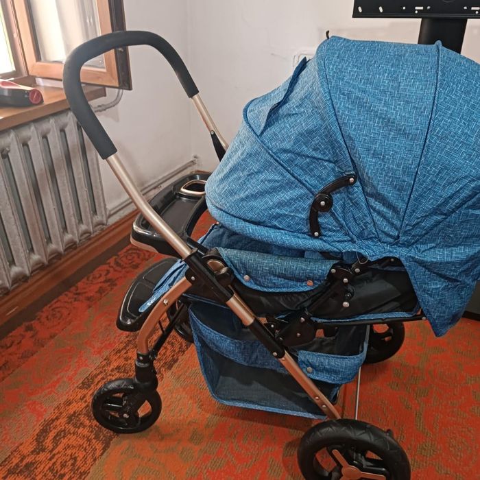 Коляска для малышей