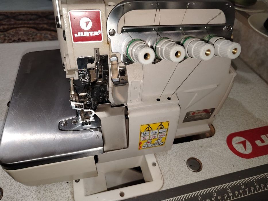 Overlok Juita 300$
