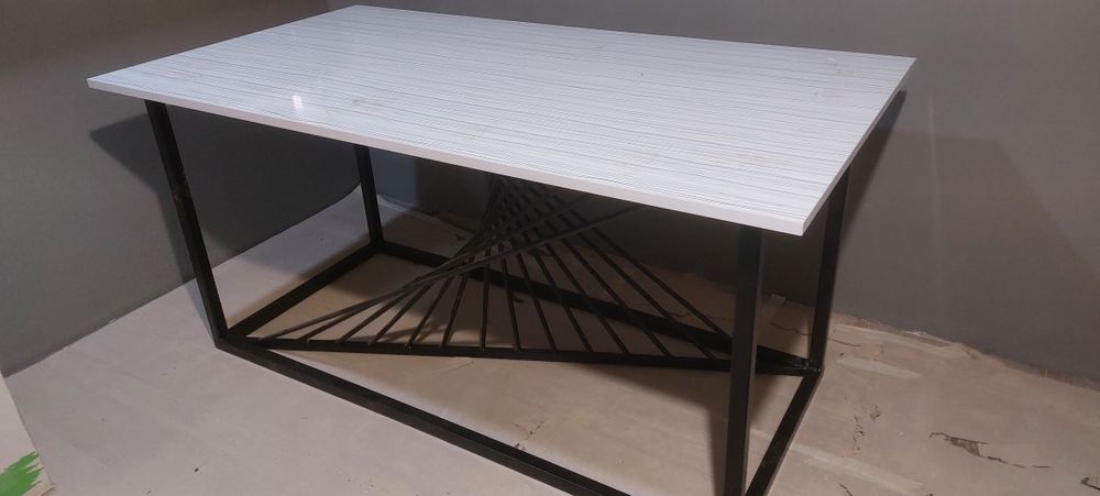 Трапезна/кухненска маса