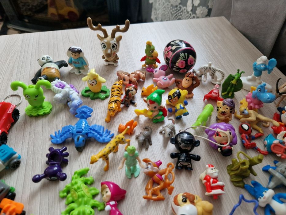 Продам киндер игрушки