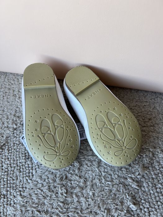 Бебешки обувки Next бели