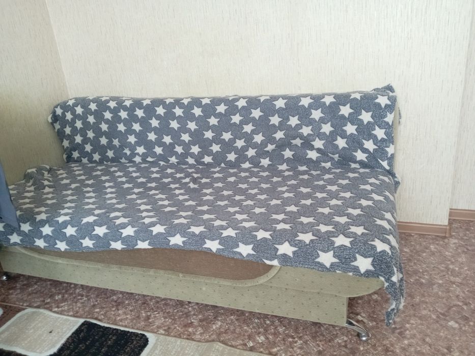 Срочно продам диван