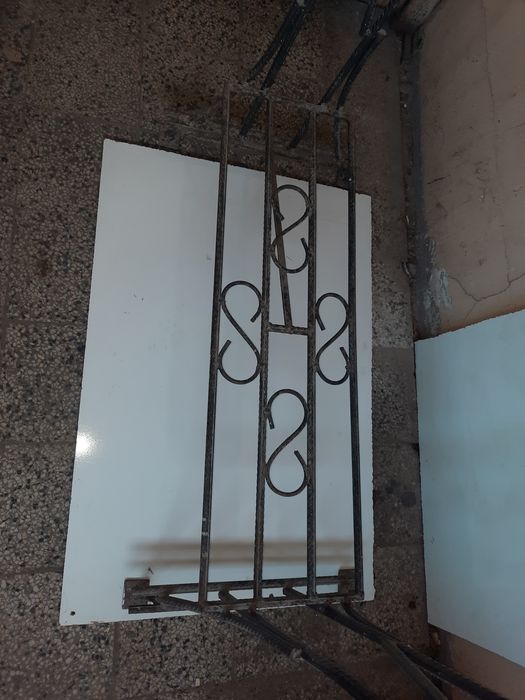 Ръчно изработена голяма желязна самостояща закачалка  за дрехи