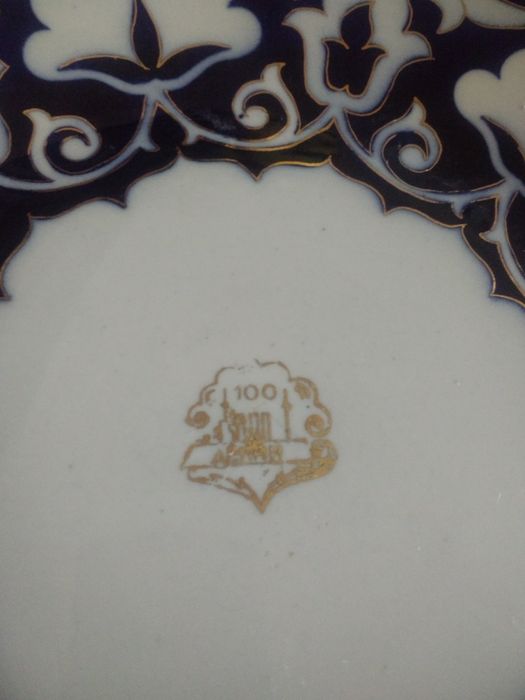 Антикварная большая тарелка