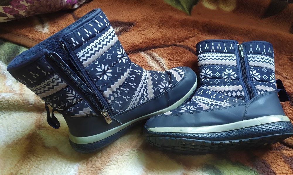 Сапоги дутышки на девочку рр 36.