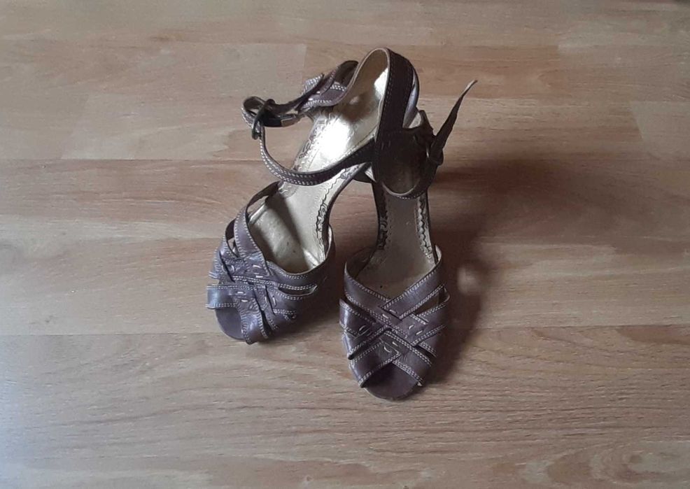 Подарявам сандали