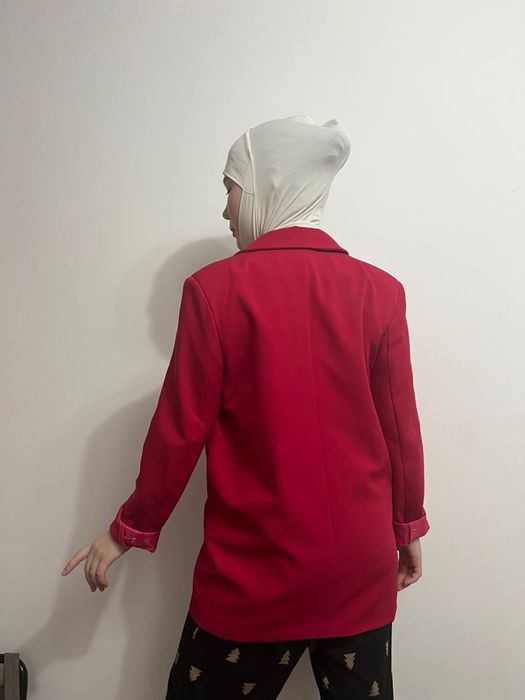 Пиджак малиновый