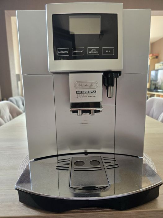 Кафеавтомат De'Longhi Perfecta Cappuccino Graphic Touch (ESAM 5600) + Оригинална кана за мляко – Перфектна!
