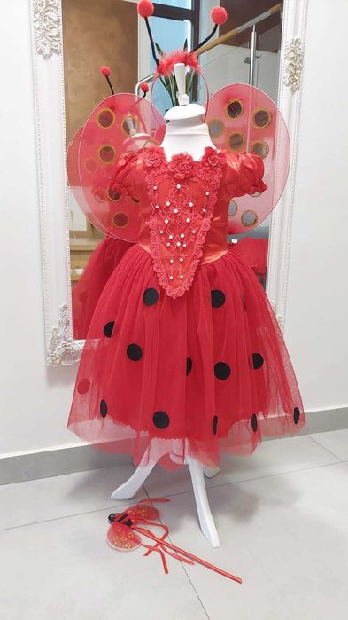 Rochita buburuza mamaruta serbare  98 100 104 110 116 120 cu accesorii