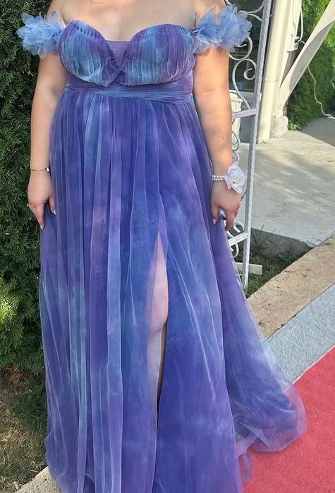 Романтична дълга рокля от тюл с омбре ефект и off-shoulder деколте