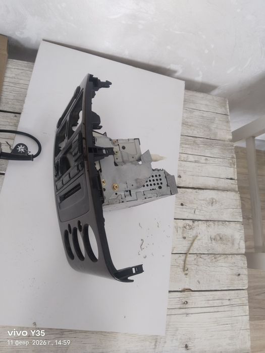 Магнитофон на Тойота авенсис