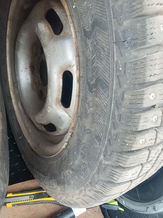 Зимние шины Кордиант  на R 13 с дисками