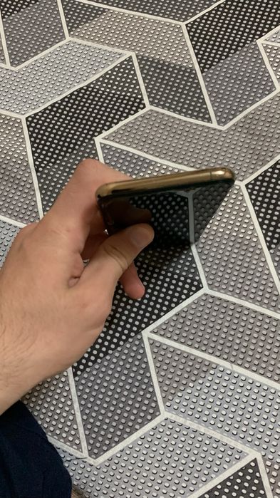 Iphone xs 100$ a