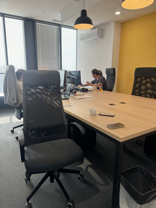 Офисная мебель столы и стулья