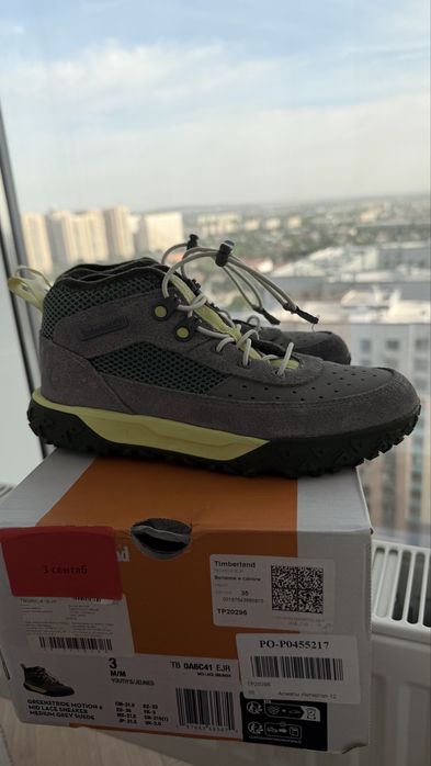 Продам Ботинки Timberland 35 размер