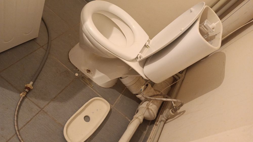 Унитаз практически новый