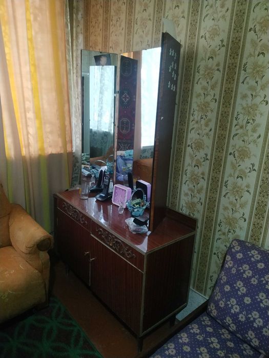 Продается трюмо трельяж с зеркалом