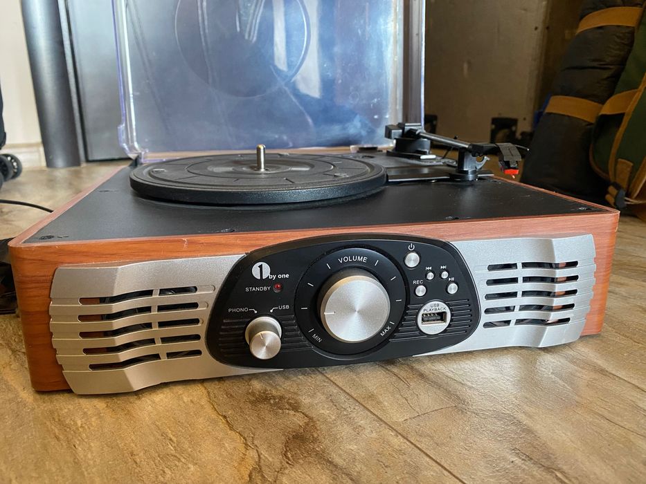 Turntable продавам грамофон 1 by one
