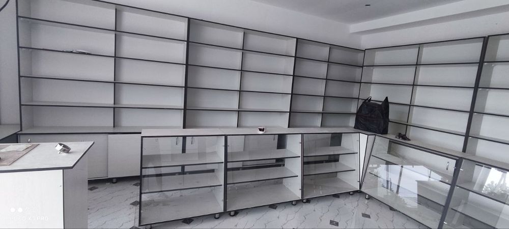 Мебел на заказ витрина полка стеллаж