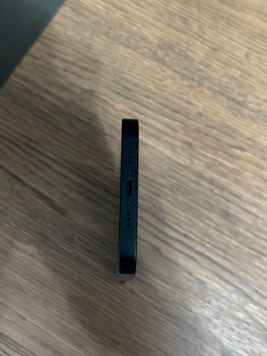 iPhone 13 (128 Гб) — Идеальный, всё родное. Не вскрывался.