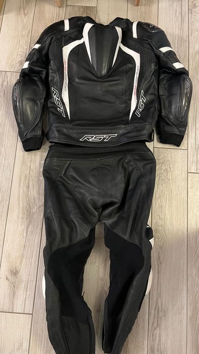 Мото екип кожен две части RST, кожено мото яке, мото ръкавици, ботуши