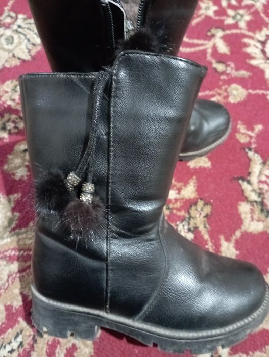 Продам зимние сапожки девочковые