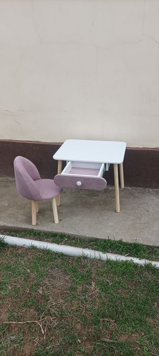 Скидки на Детские столы и стулья.