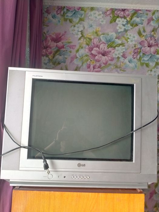 Продам телевизор LG