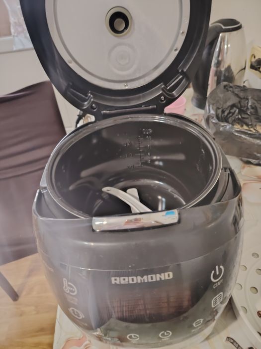 Продам мультиварку.