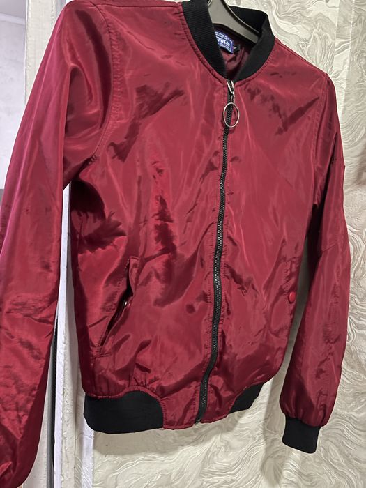 Продам ветровку (бомбер).