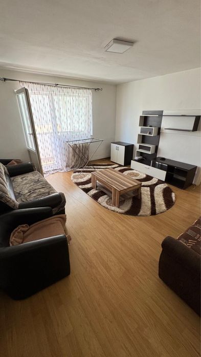 Inchiriez Apartament etaj 2