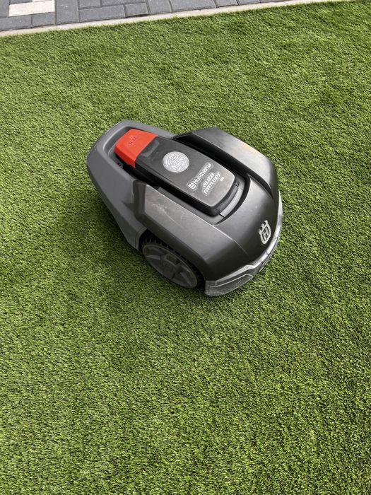 Robot tuns iarba în stare foarte bună cu acte