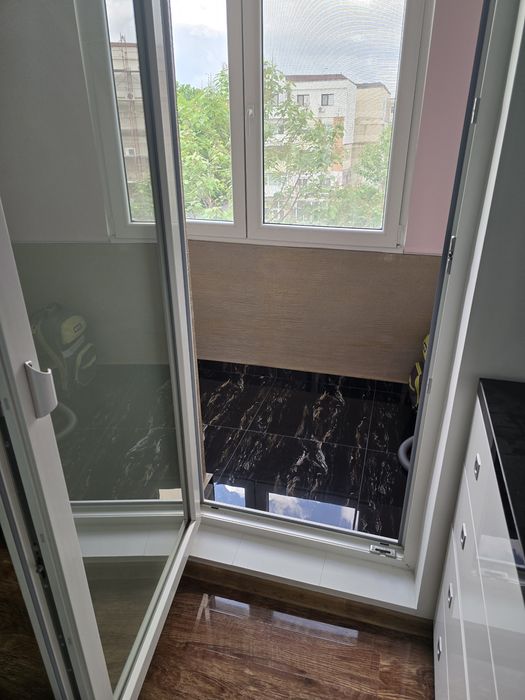 Vand apartament zona trust cu 2 camere
