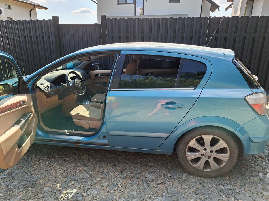 Vând Opel Astra H Hatchback | Semiautomată (Easytronic) |