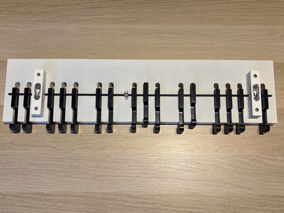 Дървена закачалка за стена (за дрехи) стил пиано-клавиши